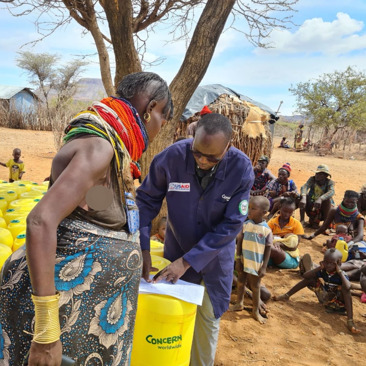 ConcernKenya's tweet photo. Hygiene and sanitation (WASH) are key in Concern's interventions in mitigating the effects of the #drought in Kenya. In @marsabit_county  and
@TurkanaCountyKE , alongside water distribution, we have distributed soap, and water jerrycans to community members...1/2 https://t.co/MhugggcNnG