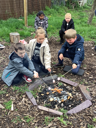 Year 1 enjoyed their first forest school session today. They especially enjoyed toasting marshmallows #ParklandsCPlove2learn