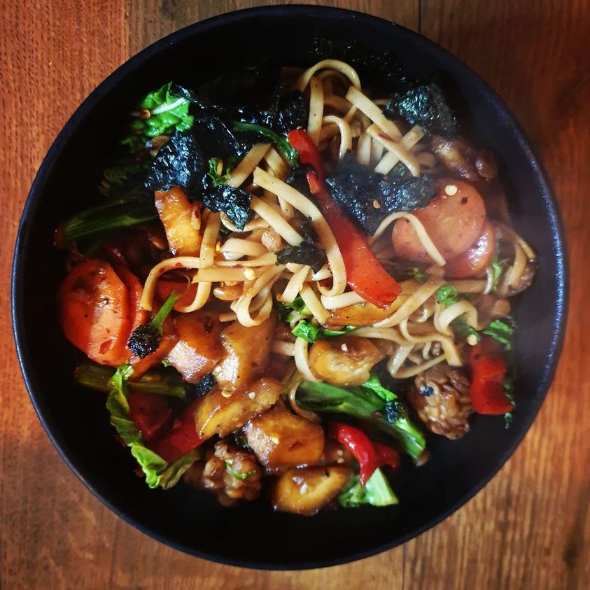 Community fridge stir fried vegetables with noodles and Tip Top tempeh. Carrots, purple sprouting broccoli, savoy cabbage, red pepper, aubergine from @shillorganics1 @grocer_on_green @ExeFoodAction, udon noodles, soy sauce, nori seaweed, coconut sugar, Culmstock chilli oil #vegan