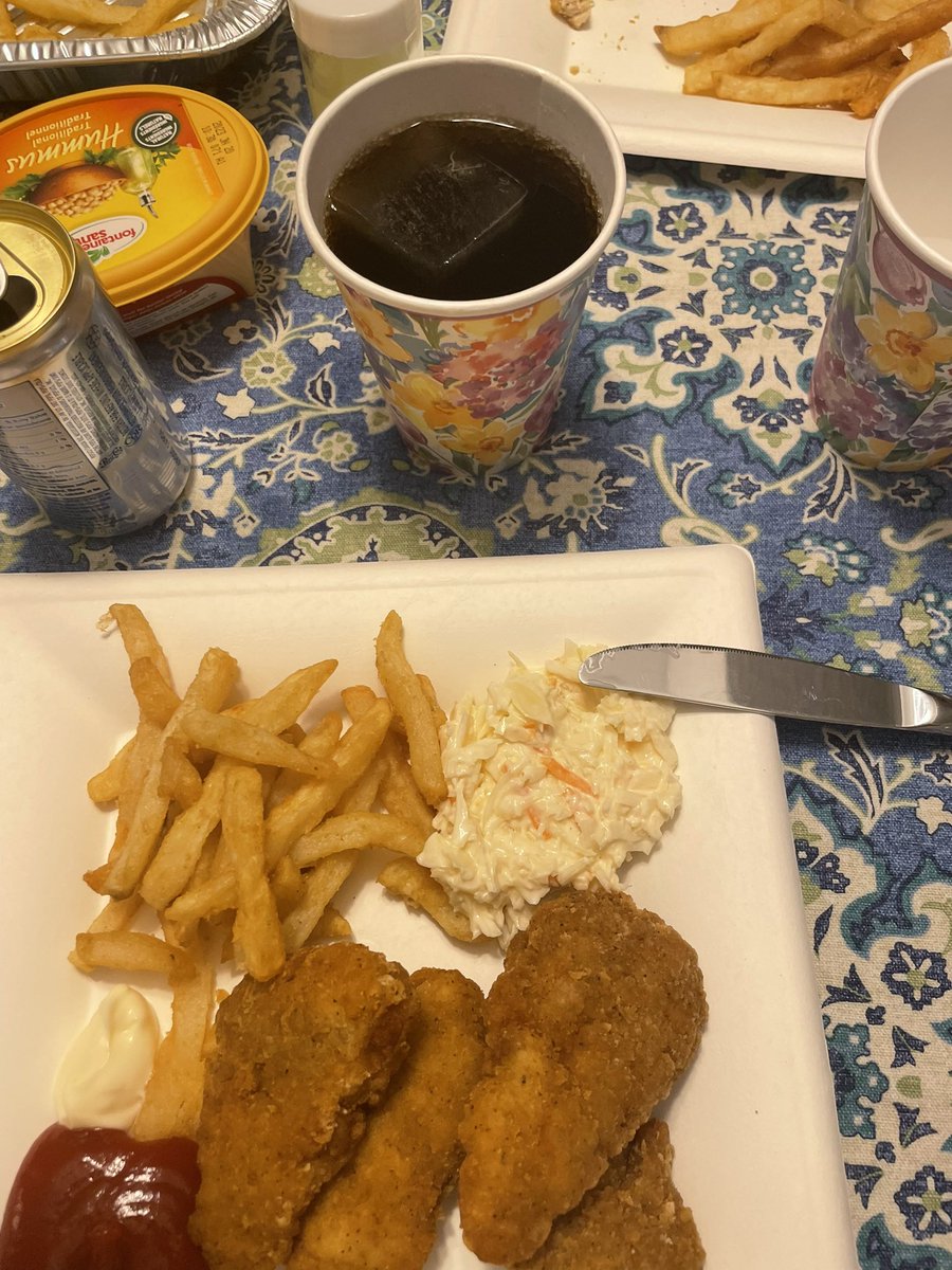 yasminedabs's tweet photo. Day 25 #Ramadan
 (Not pictured: half a cream cheese sandwich) https://t.co/KOWzbYUxYo