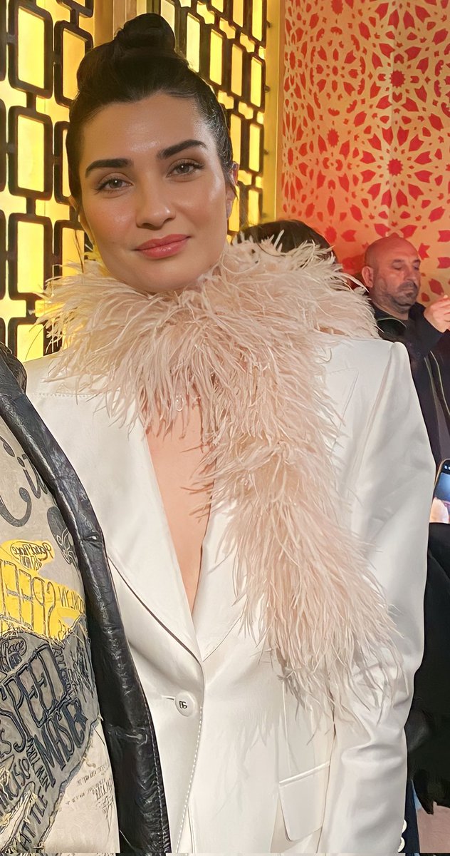 MenNana68190318's tweet photo. #TubaBüyüküstün  #TubaXMadameTussauds   We are facing a beauty without description 💞 https://t.co/lfLUzfYdJf