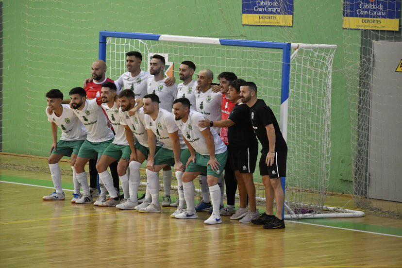 entorno5x5's tweet photo. 🏆 Play-off de ascenso a 2ª 🇪🇦

🗞️ El @ATerorfutsal 💚🤍 que va 🥉 del Grupo 6 de 2ªB 🇮🇨🇪🇦 se ha clasificado matemáticamente 👏🏻

➡️ #Delia, #Ñito, #FerCastillo, #CYañez, #MarcoD, #Itamar, #DAcosta, #TonyColl, #JaviGarcia, #SantiHedz, #YerayQ, #CristoPerez, #JoanD y etiquetados ↙️ https://t.co/Q7JoLa7k5Y