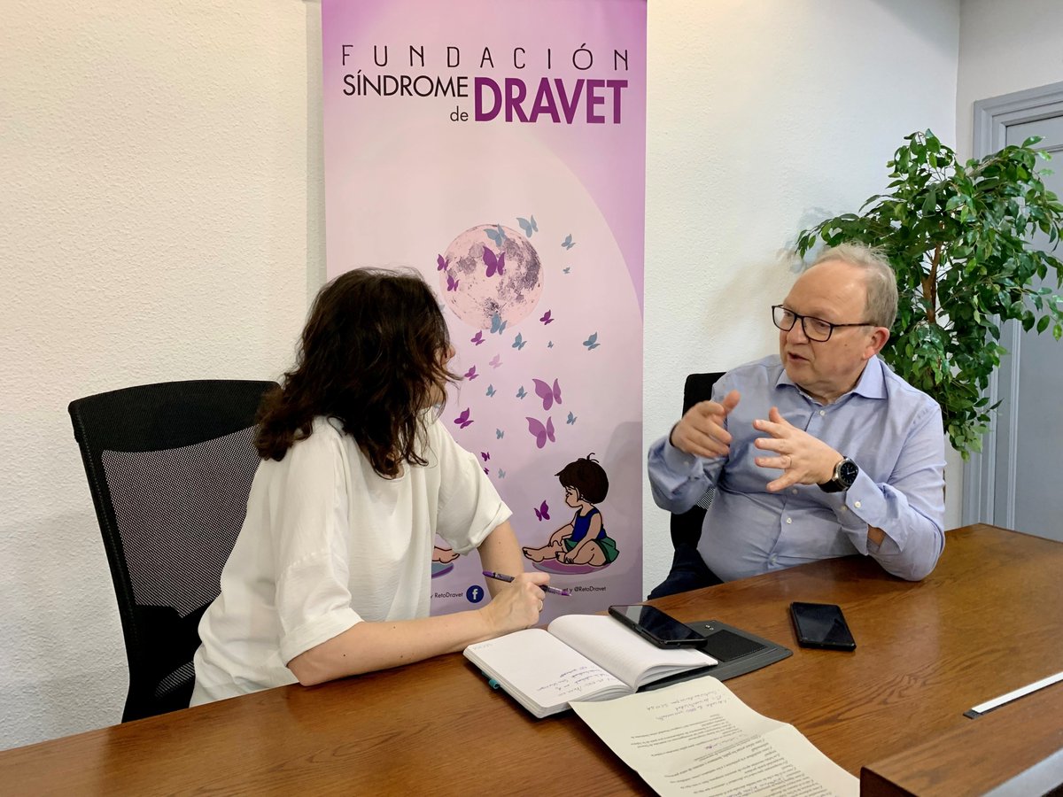 FundacionDravet's tweet photo. “Al principio todo es normal: el embarazo, el parto, los primeros meses del niño... así que todos están contentos. Los padres tienen un bebé que parece saludable hasta que comienza la tragedia con la primera crisis epiléptica en torno a los seis meses de vida”, @LievenLagae. https://t.co/duVAEJuIbw