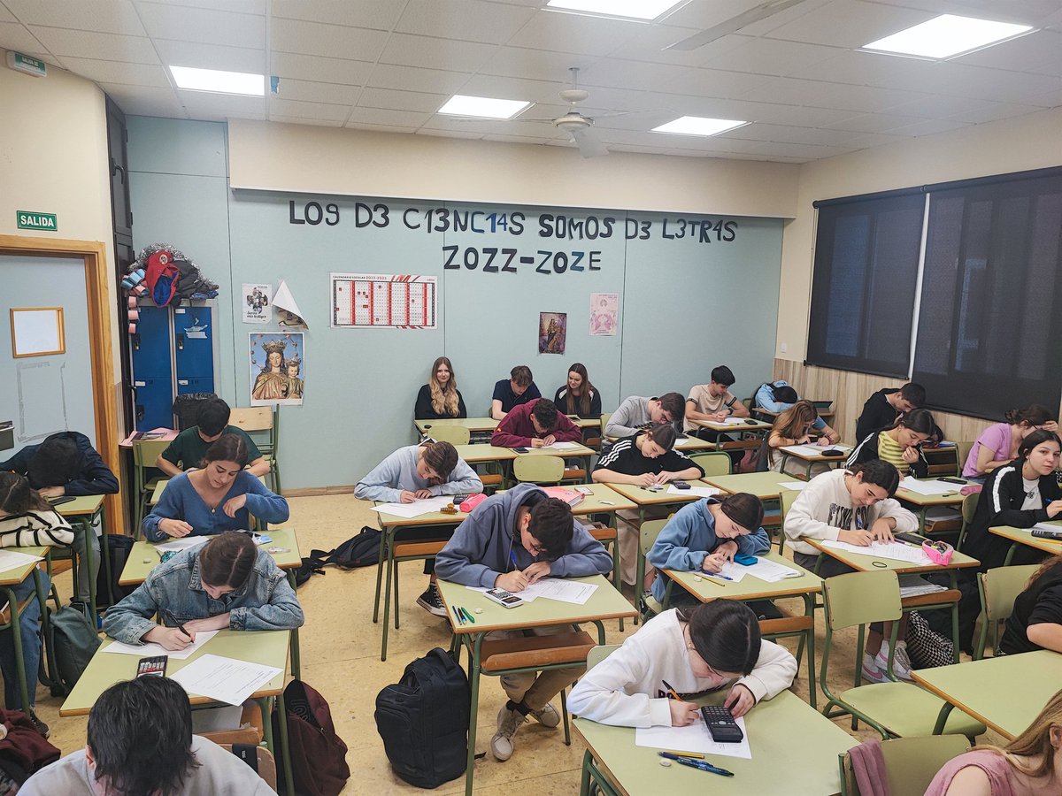 ErasmusTrinidad's tweet photo. Última semana de nuestra alumna "Amanda" del colegio sueco de Falkenbergs en @SalesianosSTRD que ha realizado un programa formativo a través de Erasmus durante un mes con nuestros alumnos de 1° Bachillerato.
Great experience 🇸🇪🇪🇺🇪🇸 https://t.co/hJcCX2TPDp