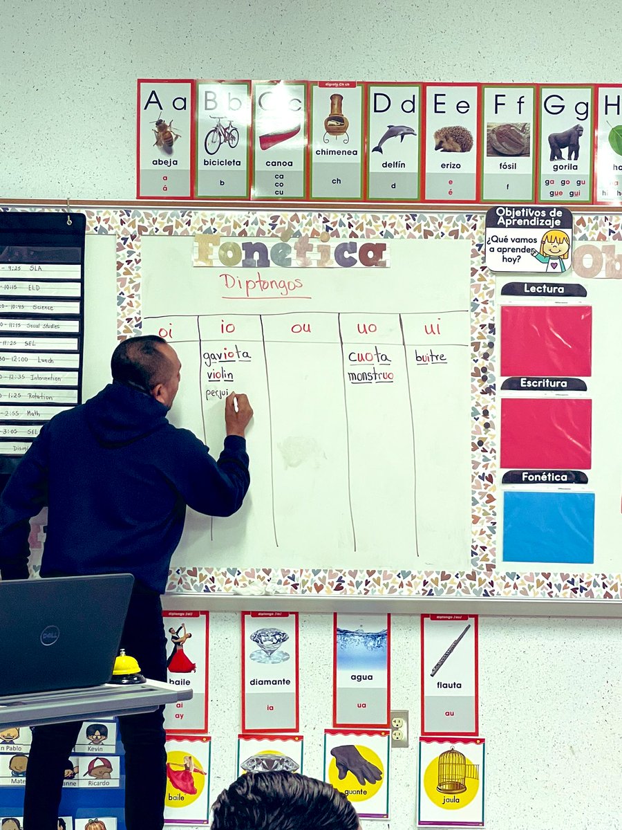 DrFavy's tweet photo. Aprendiendo sobre los diptongos @JohnsonES_AISD One-Way Dual Language is on 🎯 🌟 https://t.co/93MPTBvJBI