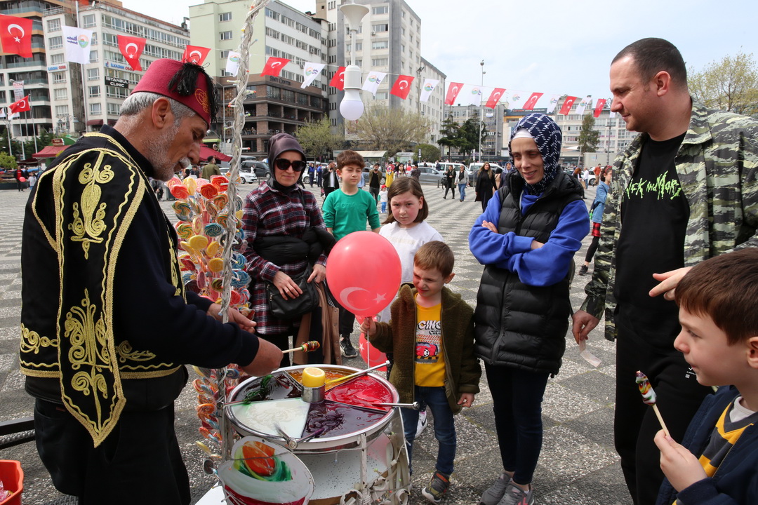ilkadimbld's tweet photo. #kralşakir #23nisanetkinliği #ilkadımdaramazanbambaşka #ilkadım #samsun #bulvaravm https://t.co/l7qoKDOcfn