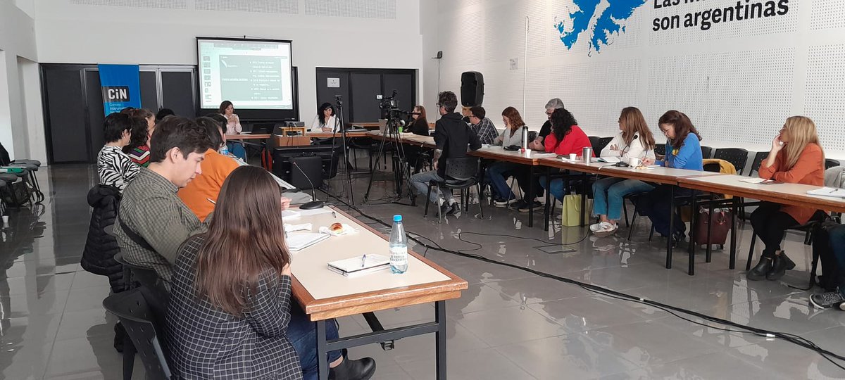Hoy estamos realizando el "Taller de Capacitación sobre Comunicación de la Ciencia" de la #RENAU
El mismo lo llevan a cabo Silvina Chaves de <a href="/noticiasUNSL/">UNSL</a>  y María Victoria Ennis de <a href="/UNICEN_Oficial/">UNICEN</a> 
<a href="/CINoficial/">CIN</a> #capacitacion #capacitacionesrenau #periodismo #ciencia #comunicacion