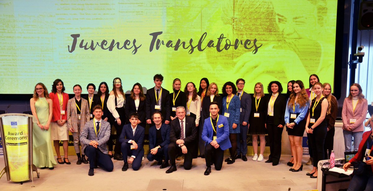 maurin_anne's tweet photo. Retour en images sur le concours européen #juvenestranslatores : le champion de France vient du #lp2i 🥳bravo à lui ! Promis on renouvelle le concours l'année prochaine 😁 https://t.co/0OcpcYkfsr