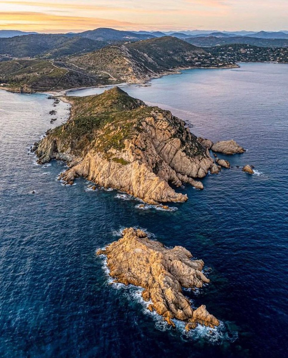 ilgsainttropez's tweet photo. ❤ ~ Nature, sérénité, ... Voilà ce qui nous vient à l'esprit et à vous ? ( Merci @ romanquenin sur insta. )
✓ https://t.co/7lVYYezmvZ
#ramatuelle #frenchriviera #mermediterranee #visitvar #southoffrance #lesud #france #entreterreetmer #travelphotography #voyage https://t.co/7Mrs3vsYpH