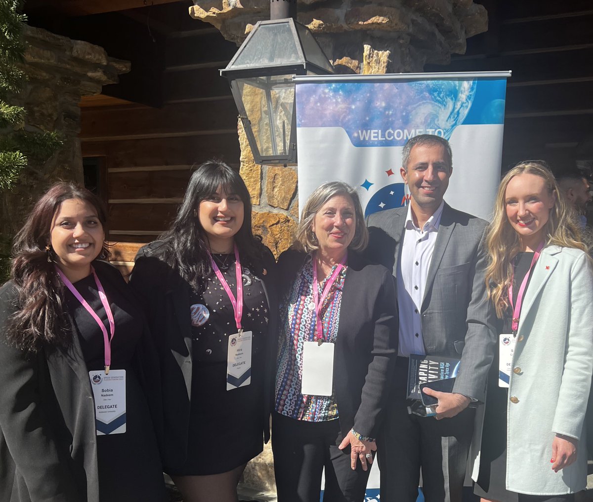 A highlight of #SGFF so far was seeing the always inspiring <a href="/Lori_Garver/">Lori Garver</a> 💕

It was wonderful to be able to chat with her and some of the <a href="/ZenithPathways/">Zenith Canada Pathways Foundation</a> team 🇨🇦