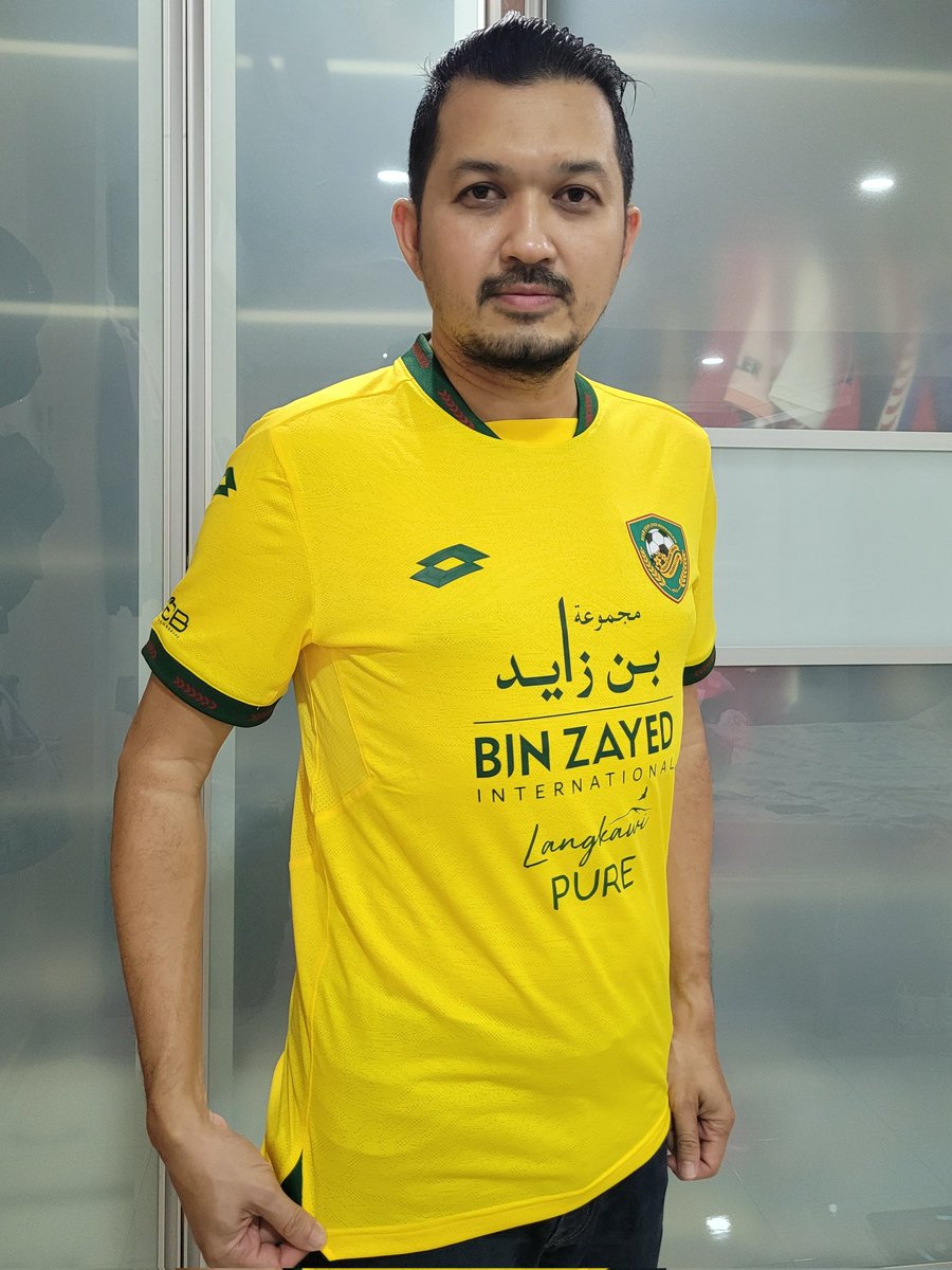 wanfakhrul23's tweet image. Jersi Kedah Darul Aman FC (Home) 2023 💛💚
Authentic/Player Issue
RM149 | Size M (pit 20)

Stock baru masuk di Ferhad Sports #OnlyOriginals

🛒 shp.ee/r56fesp
🛒 vt.tiktok.com/ZS87fUQKw/

#KDAFC #PulunKedahPulun #SangKenari 
#MisiKumpulJersi2023