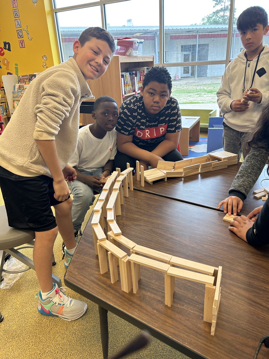 lgothard's tweet photo. 5th graders using their creativity in maker space! https://t.co/qbsRXI0yH0