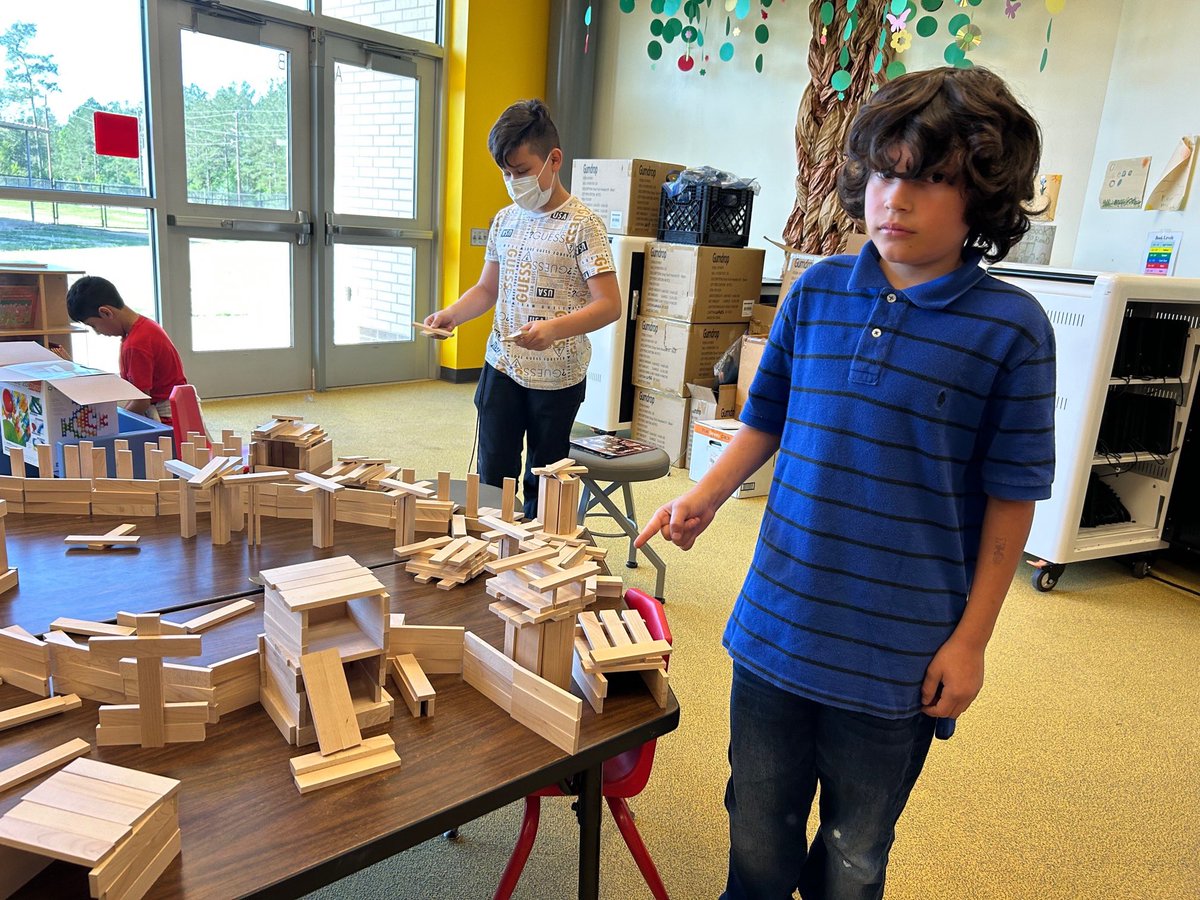 lgothard's tweet photo. 5th graders using their creativity in maker space! https://t.co/qbsRXI0yH0