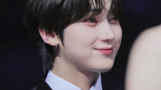 heearcane's tweet photo. A short #sunwon au wherein after 5 long years, cracks started to slowly appear on Gift and Sybil’s relationship. All relationships are bound to hurt, but for some its bound to end. https://t.co/JjLgHTb1Qj