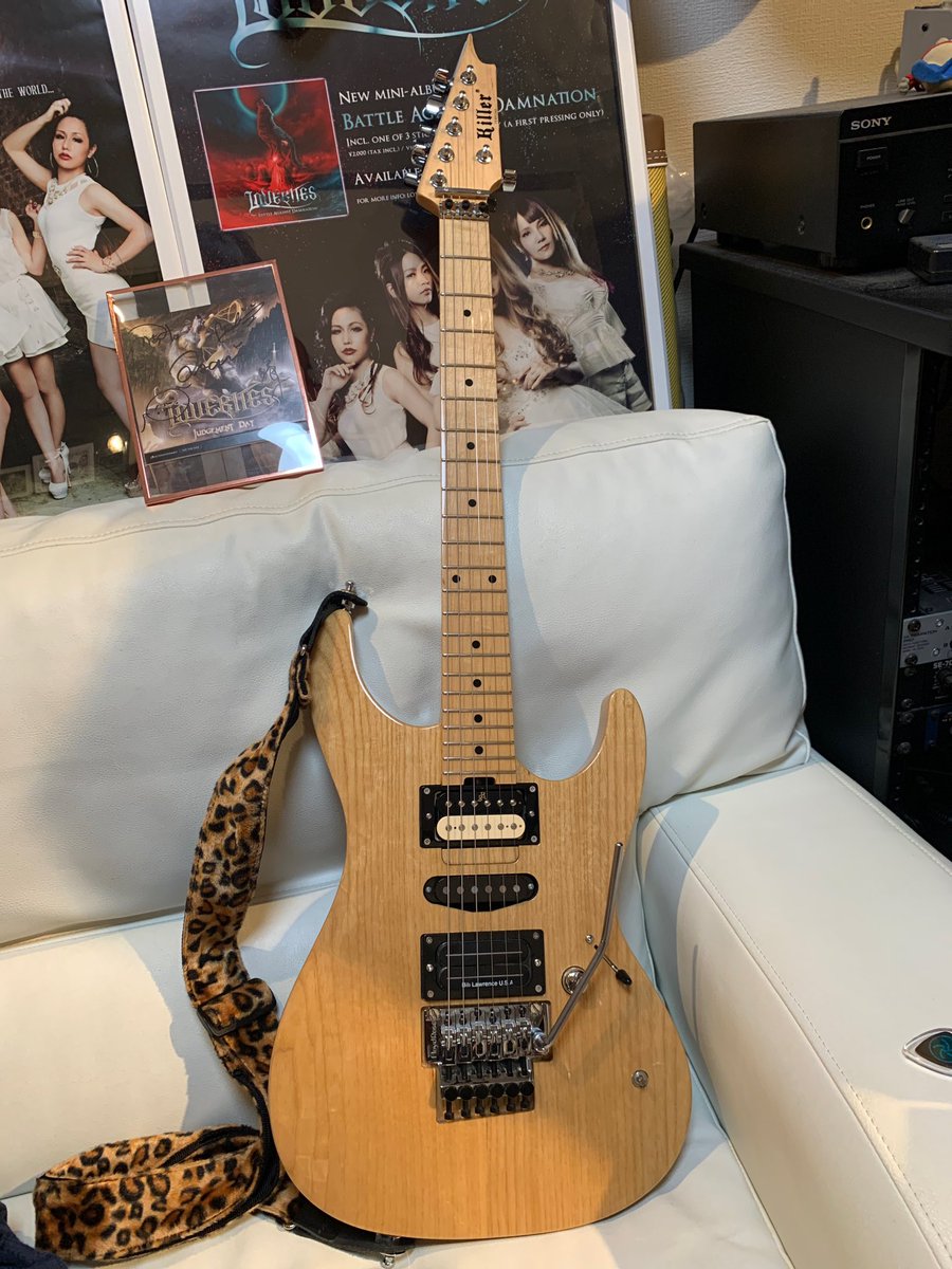 Hamachan_1968's tweet photo. 23時にスタックアンプでギター弾くなんて迷惑だと知りながらついつい弾きたいが強くなり1.5分1発気まぐれギター弾きました😅
どうしてもギターからシールド1本アンプ直の歪が聞きたかったんです。
ごめんなさい🙏🏻

Killer KG-SCARY（改）使いました♪

#KillerGuitars #キラーギター #ColossalCable https://t.co/FoFH6VIToF