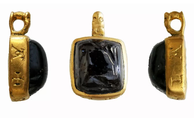revistaANOCERO's tweet photo. Descubren un colgante medieval para protegerse del mal 😈
#Amuleto #amuletosdepoder #talisman 👇
https://t.co/1GXdSpsdPI https://t.co/pG1FZ1u6Gp