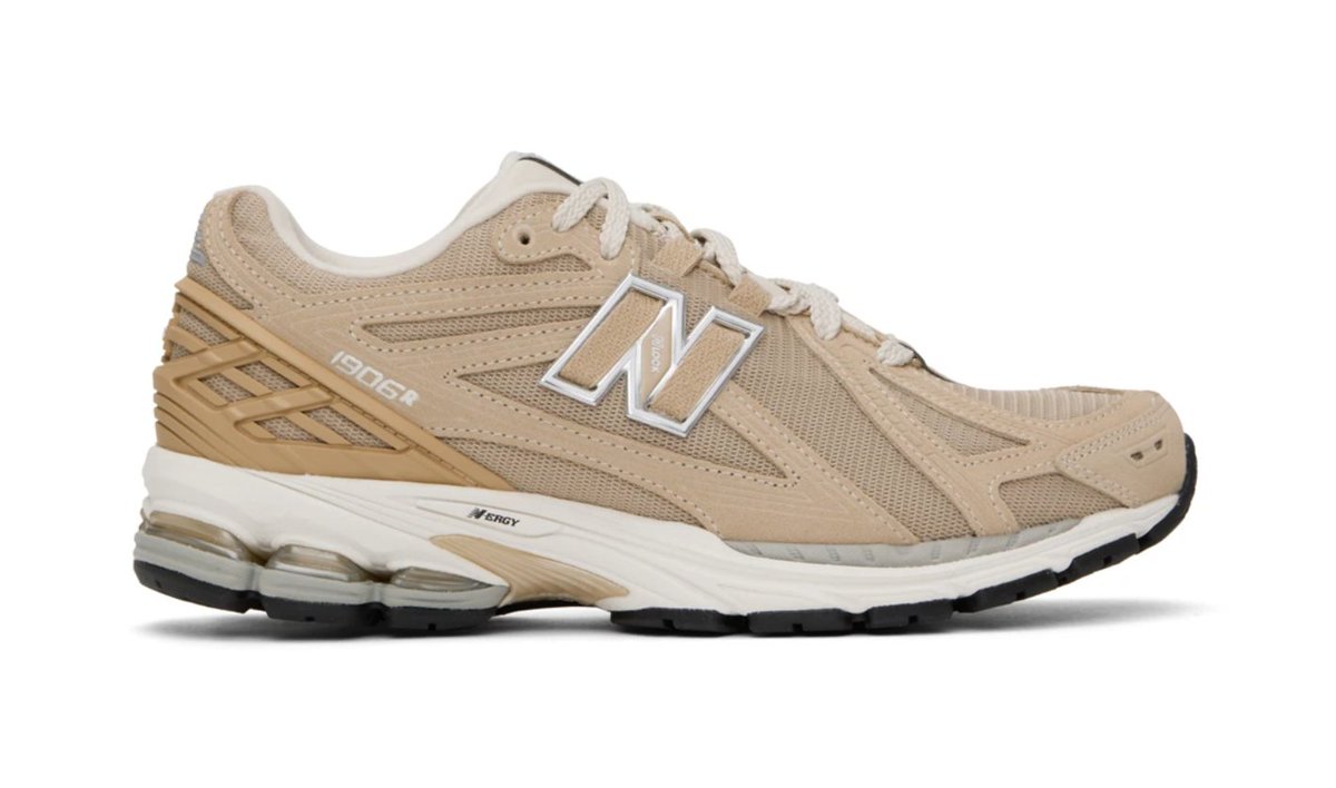 SOLELINKS's tweet photo. Ad: New Balance 1906R 'Moonbeam' on sale for $120 + FREE shipping, use code US2023 => https://t.co/069P7wLTx7 https://t.co/1rHTUB2mWE