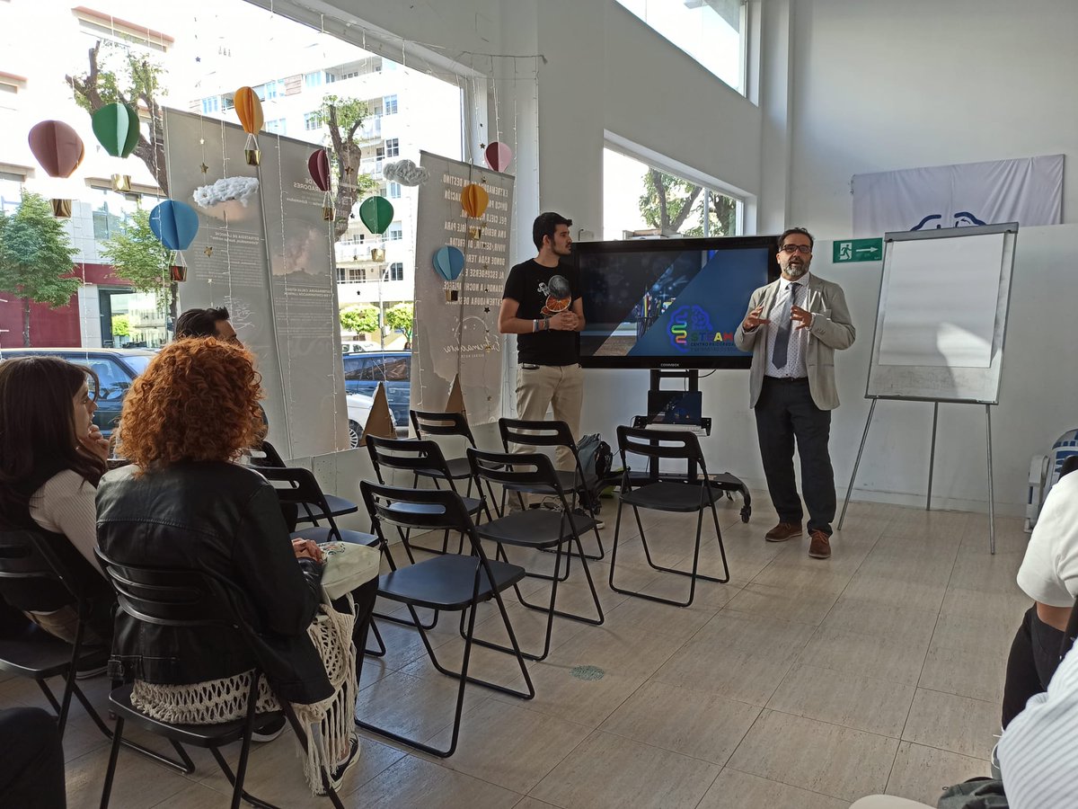 holaextremundo's tweet photo. Hemos contado con la presencia de @pablogarguez director general de @AgendaDigitalEx en @STEAM_Badajoz para abrir las jornadas #SYSTEMExtremadura proyecto Erasmus+ para fomentar las vocaciones STEM https://t.co/Lo3eMrZQUu