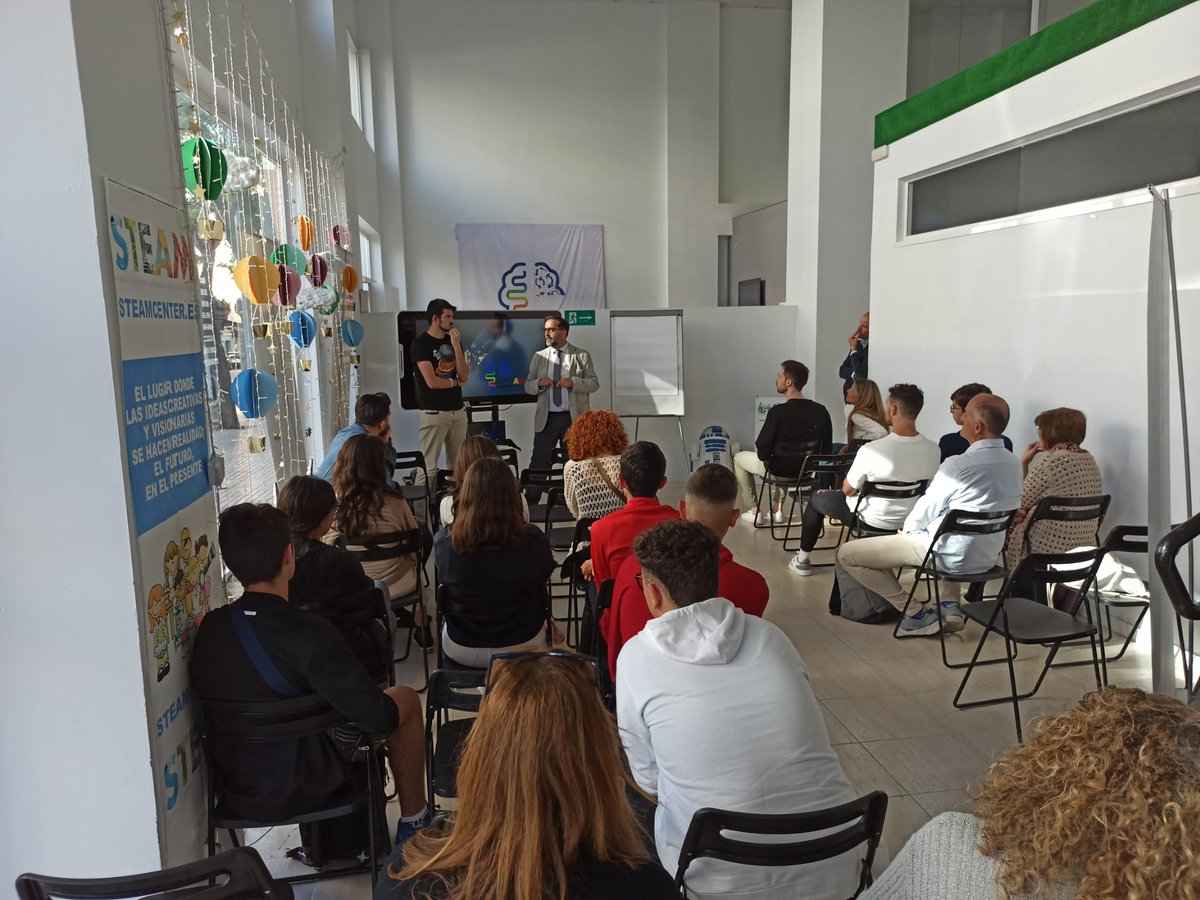 holaextremundo's tweet photo. Hemos contado con la presencia de @pablogarguez director general de @AgendaDigitalEx en @STEAM_Badajoz para abrir las jornadas #SYSTEMExtremadura proyecto Erasmus+ para fomentar las vocaciones STEM https://t.co/Lo3eMrZQUu