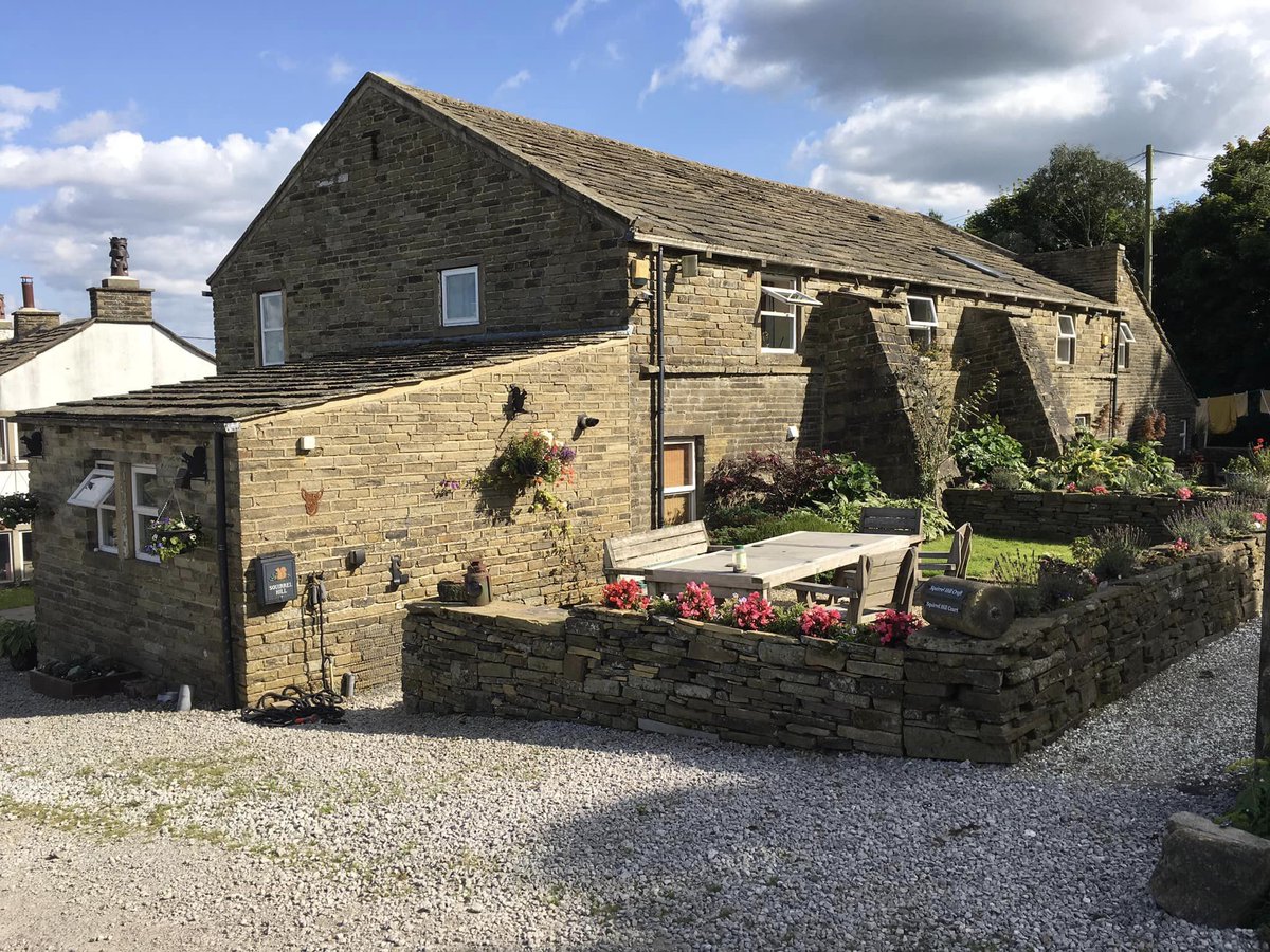 TheHolidayCots's tweet photo. If you are looking for self-catering accommodation for groups that are pet-friendly take a look at Squirrel Hill Cottages.
🛌Sleeps 1-10
https://t.co/5FBUXrl7tZ 
#Thornton #Bradford #WestYorkshire #SelfCatering #HolidayCottages #Groups #PetsWelcome #CountryCottages #Character https://t.co/YipeWi0EbW