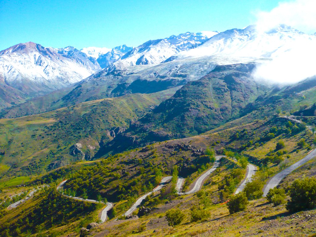 El proyecto de #AutopistaFarellones va a ser aprobado, y con ello, el acceso en bicicleta a la ruta actual cambiará (o derechamente, no se podrá hacer de forma segura). 
Cómo, cuando y donde? 👇🏽