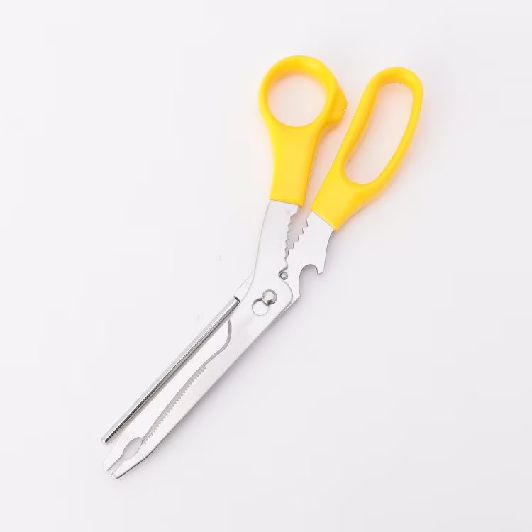 Roy61601's tweet photo. Collecting kitchenware is my hobby. There is various kitchenware in Japan. Some of the stores carry particular kinds of things. For example, the scissors for the retort pouch curry. It's very useful! https://t.co/59b1agKbai