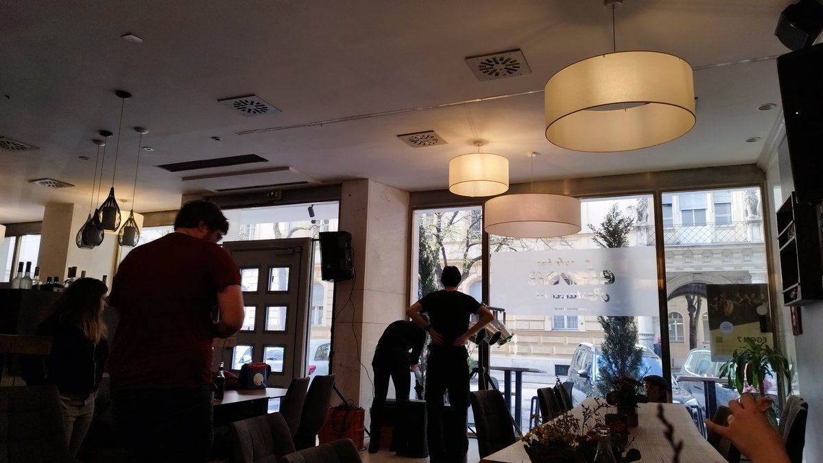 a_forstinger's tweet photo. Sodann, im Eleven, Kaiserfeldgasse13, Graz laufen die Vorbereitungen für @AndiBabler, am 18 Uhr geht's los.
Wen werde ich von euch treffen.
Freundschaft ✊ https://t.co/EC88cJ7B8h