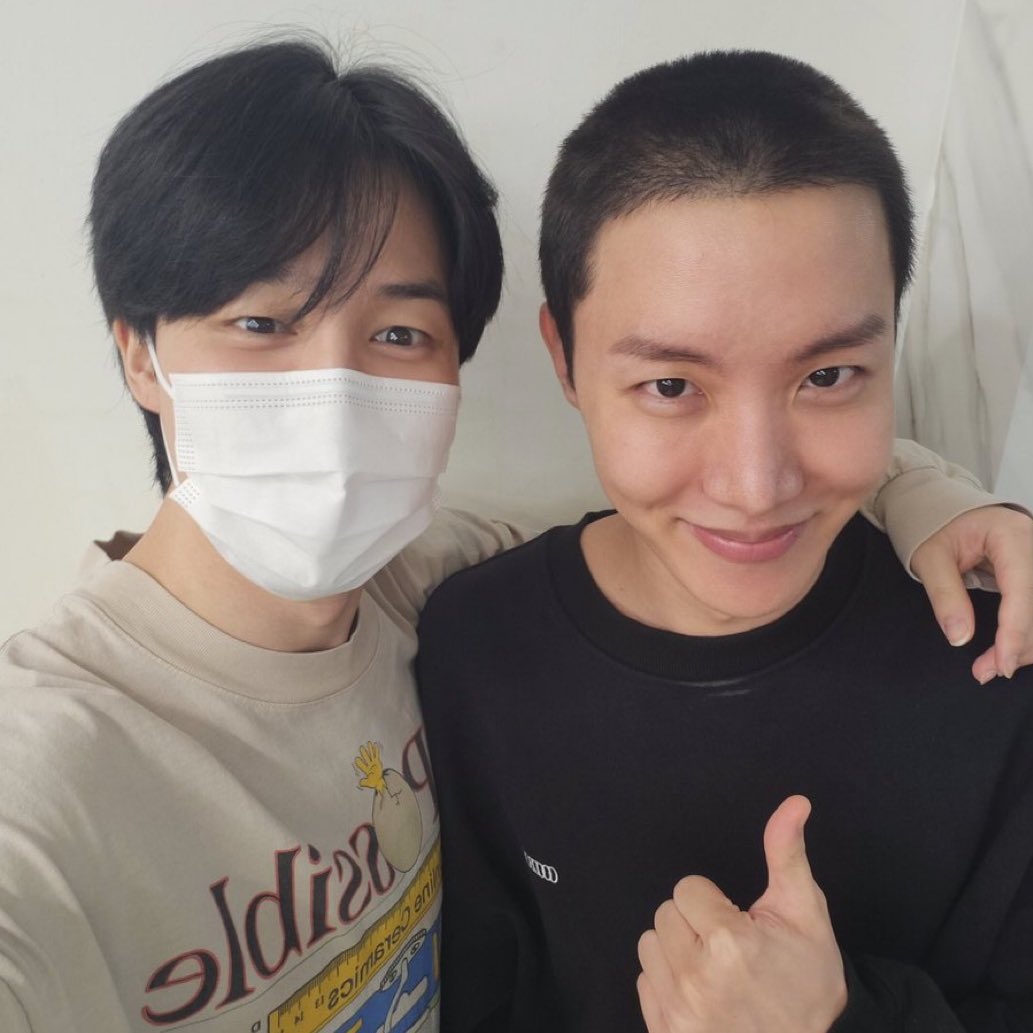jikooksarkive's tweet photo. I'm not gonna cry this time I'm not I'm not I'm not I'm n— https://t.co/bAExrA6mD0