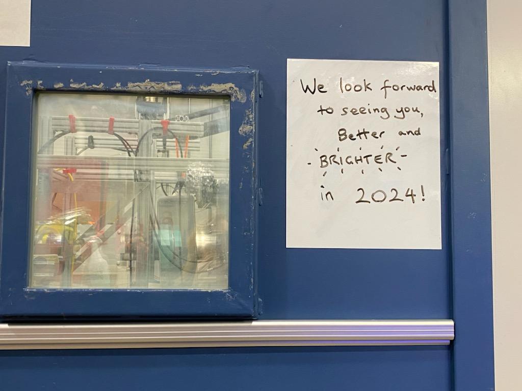 advancedphoton's tweet photo. Today, a year-long effort to renew the Advanced Photon Source officially begins! The next time we welcome users back through our doors, our brighter beams will lead to new discoveries in energy storage, materials science, medicine, and more. #APSUpgrade

https://t.co/oygvBv5FGT https://t.co/eRSCXtVzpl