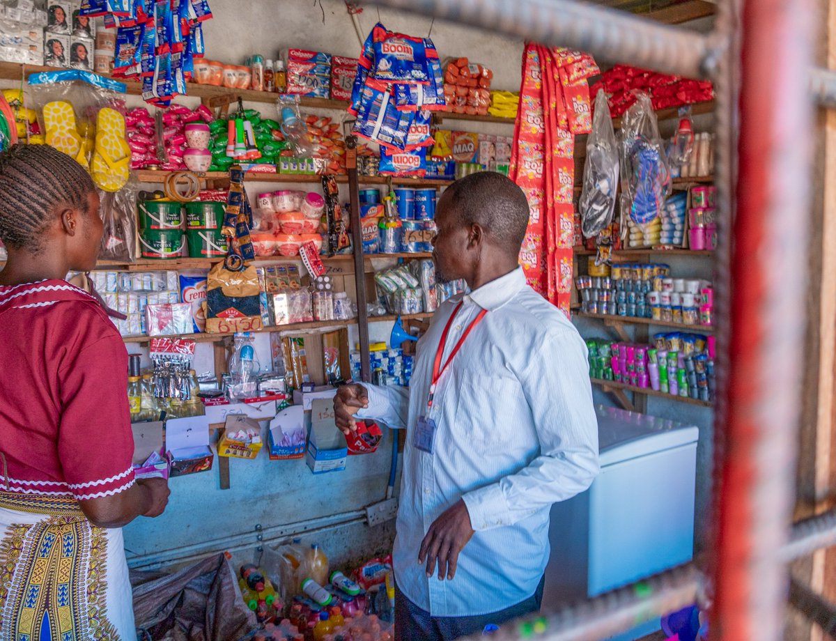 OxfamMalawi's tweet photo. Communities access finances through digital platforms
“I am happy to be a vendor under the Unblocked Cash project. We are able to make more profits & our money is kept safely in 📱 unlike in hand which puts us at a security risk,” Joseph Paul, Phalombe
#Sempo
#digitalprograming https://t.co/WPsIz1Vcis