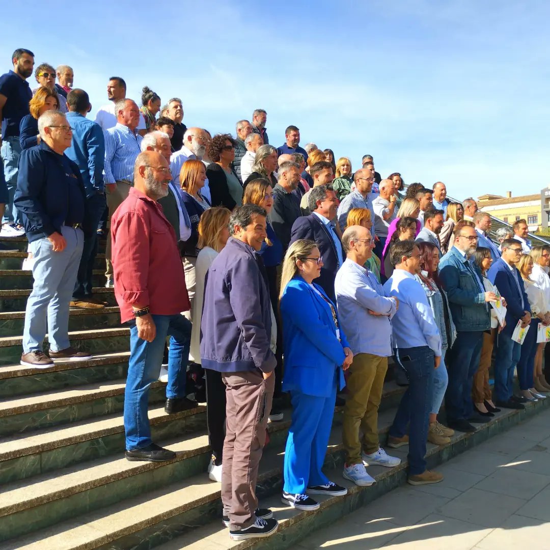 IMonachil's tweet photo. El viernes estuvimos presentando nuestra candidatura para las elecciones del 28 de mayo, un equipo maravilloso preparado para impulsar políticas sociales, ecológicas y de igualdad. Después, como cada año,  rendimos homenaje a los caídos en Monachil https://t.co/8fecHgLILA