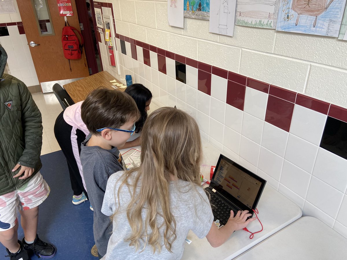 Fantastic Makey Makey activities happening in 4th grade <a href="/arcola_dragons/">Arcola Elementary</a>