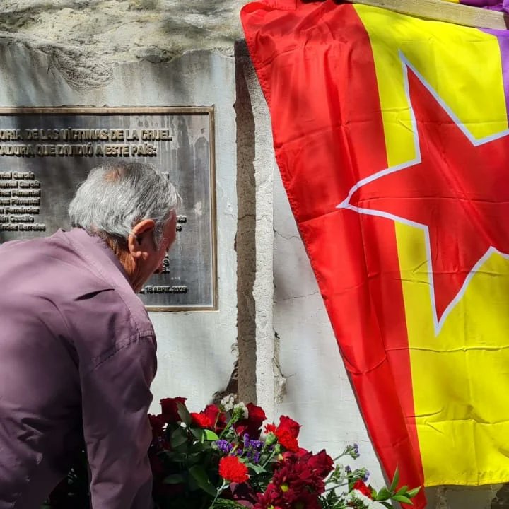 IMonachil's tweet photo. El viernes estuvimos presentando nuestra candidatura para las elecciones del 28 de mayo, un equipo maravilloso preparado para impulsar políticas sociales, ecológicas y de igualdad. Después, como cada año,  rendimos homenaje a los caídos en Monachil https://t.co/8fecHgLILA