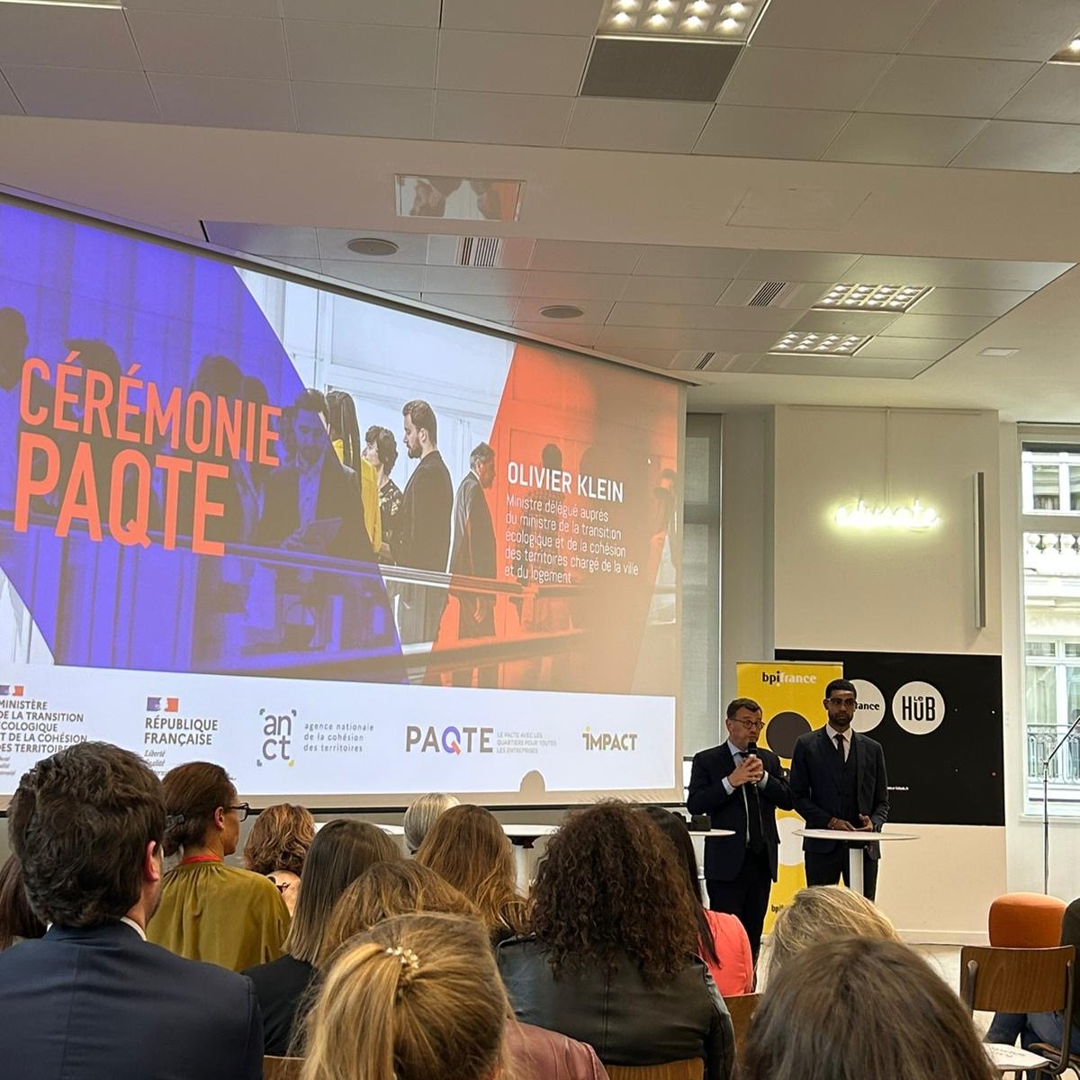 Toujours engagé avec les jeunes des quartiers prioritaires de la ville et des zones rurales autour de #PAQTE 🌠

En présence du ministre <a href="/OlivierKlein93/">Olivier Klein</a> et des 50 entreprises partenaires, le Groupe L'Oréal a remis aujourd'hui son rapport PAQTE 2022 👇