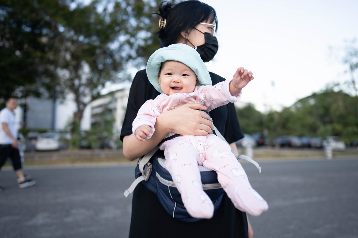 siripanpk's tweet photo. เราอยากมีลูกมาก ท้องลูกหลุดบ่อย ขนาดลาออกมาอยู่บ้านลูกยังหลุด แต่ดีที่เป็นคนเข้มแข็ง แหลกสลายแค่ไหน ก็จะสู้ จนในที่สุดก็ติดเกิน3m ดูแลอาหารการกินอย่างดี ไม่เป็นเบาหวานเลย แต่สายสะดือพันคอ2รอบต้องรีบผ่า ละก็ได้ลูกสาวคนนี้มา รักมาก ตัวติดกันตลอดเวลา เป็นความสำเร็จในชีวิตเลย https://t.co/Qm9AdVa5DV