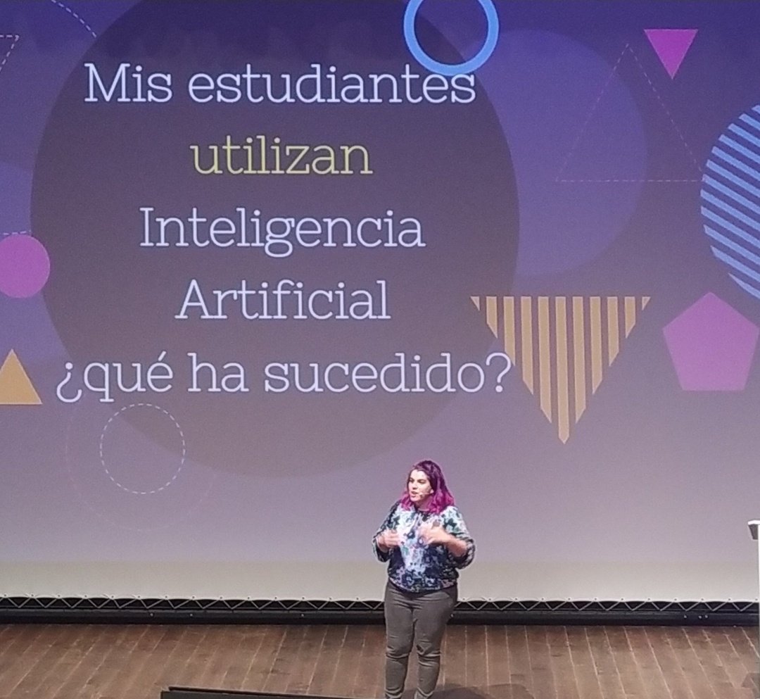 MMCCAvila's tweet photo. Nerea Luis @sailormerqury viene a desarrollar qué es y cómo funciona la llamada "inteligencia artificial". 

Es una de las personas en España que mejor conoce este tema. 

#IA
#ChatGPT

#CompDigEdu_CyL_AV https://t.co/XadTXsdCNS