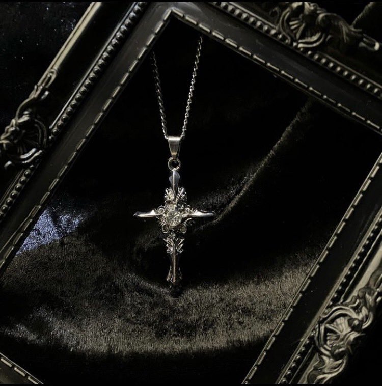 minplume109's tweet photo. 💀シルバーネックレス💀

「十字架ネックレス」￥1,327

青、白、赤の3種類となっております！

ゴスロリパンク・ロック趣味に⛓
他のネックレスとの相性も最強❤️‍🔥

#池袋アルタ #minplume #パンクファッション #地雷系ファッション　#地雷系女子
#ゴスロリ

🖤⛓️🖤⛓️🖤⛓️🖤⛓️🖤⛓️🖤⛓️🖤⛓️ https://t.co/5NtL5kNvPT