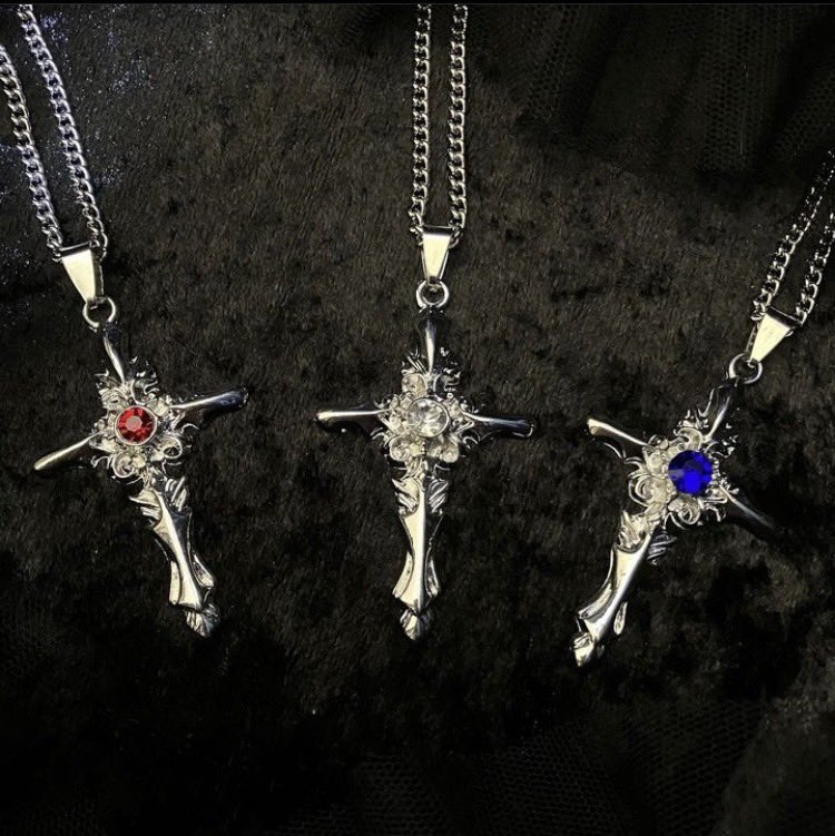 minplume109's tweet photo. 💀シルバーネックレス💀

「十字架ネックレス」￥1,327

青、白、赤の3種類となっております！

ゴスロリパンク・ロック趣味に⛓
他のネックレスとの相性も最強❤️‍🔥

#池袋アルタ #minplume #パンクファッション #地雷系ファッション　#地雷系女子
#ゴスロリ

🖤⛓️🖤⛓️🖤⛓️🖤⛓️🖤⛓️🖤⛓️🖤⛓️ https://t.co/5NtL5kNvPT