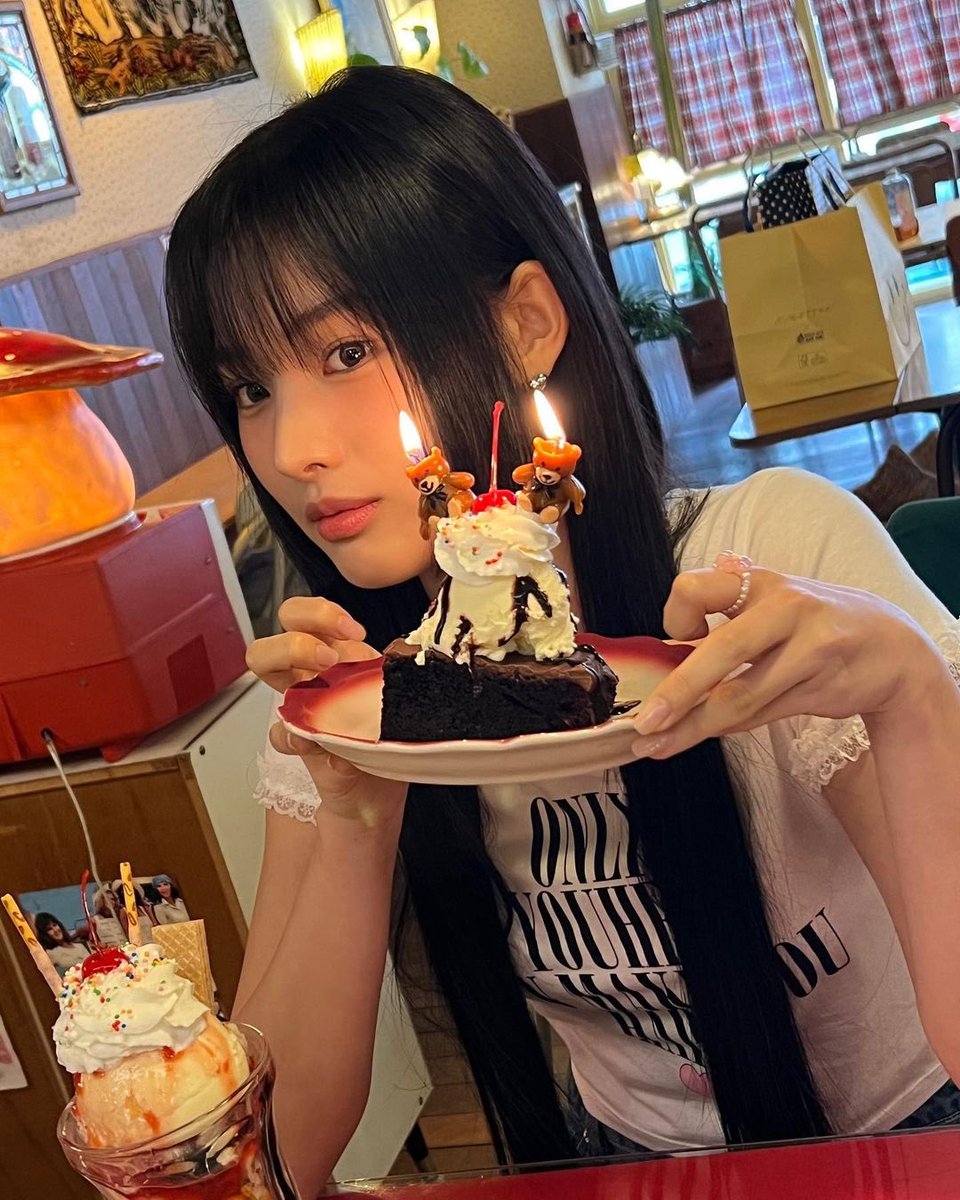 faIIingin_faII's tweet photo. 2023.04.16 🎂🤍
#지니 #JINI https://t.co/7zsFnOu4W1