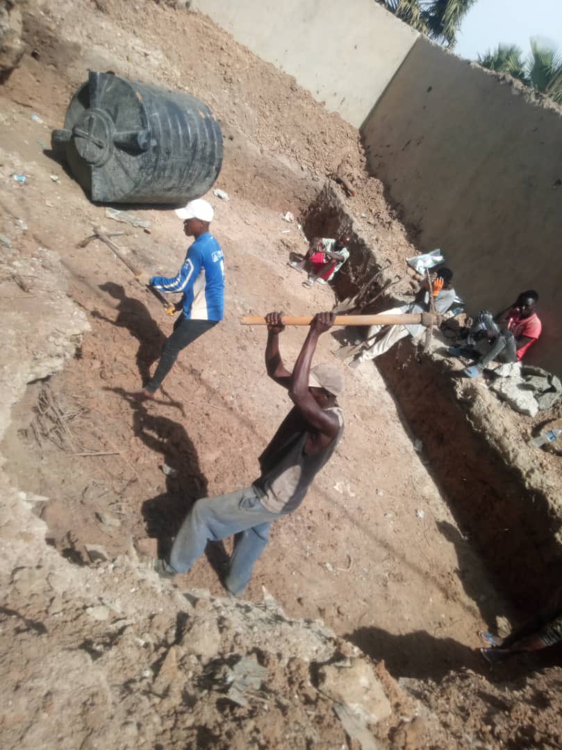 Topswimmingpool's tweet photo. Step:1 POOL LAYOUT 

Mark out is called for your yard, begins with clearing the area level out, then digging commence.
Laying first 55mm gravel bed concrete, brick wall installed throughout the pool we do this so steel will be in the middle of the gunite, when the pool is shot. https://t.co/EB3LfFvpws