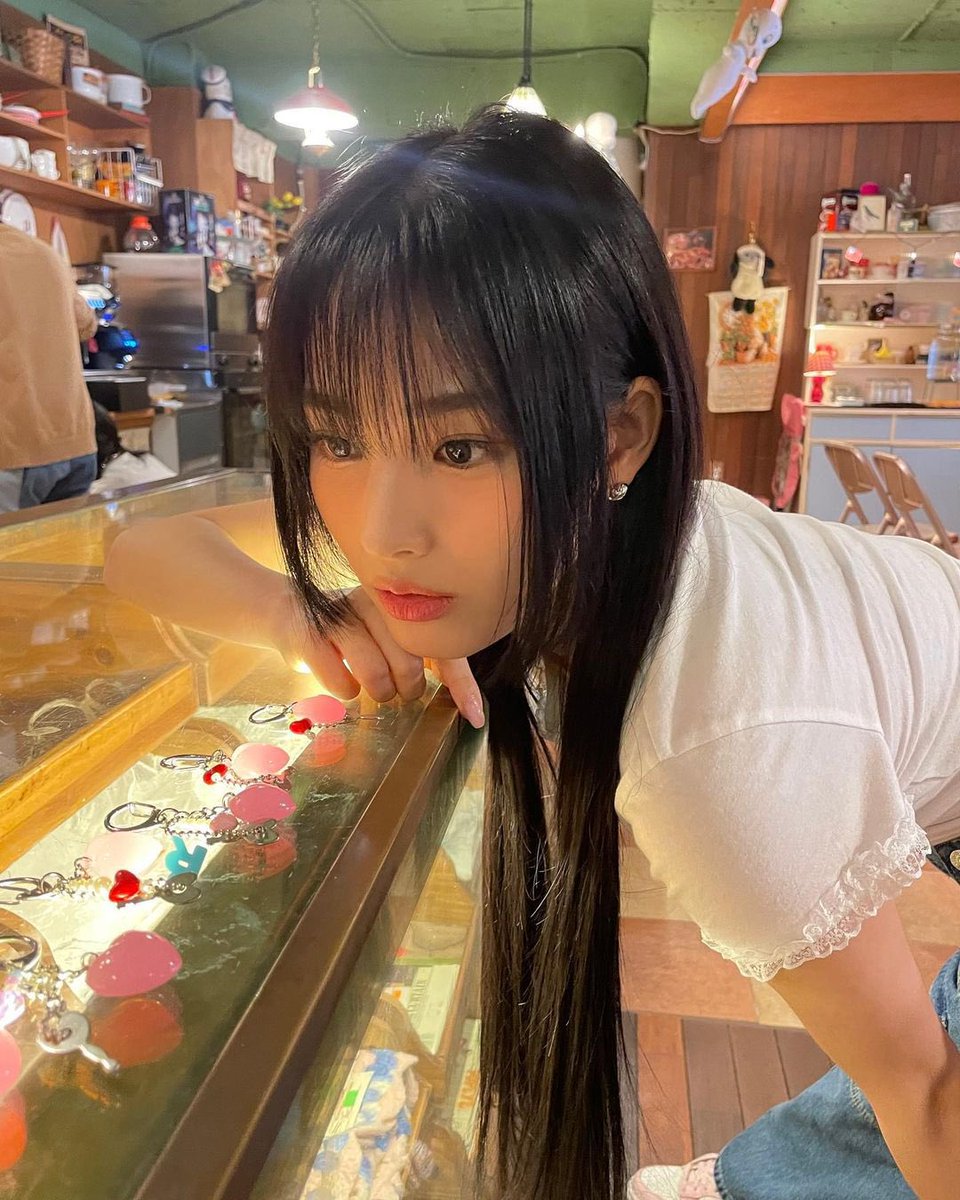 faIIingin_faII's tweet photo. 2023.04.16 🎂🤍
#지니 #JINI https://t.co/l5F3hw7Xgx