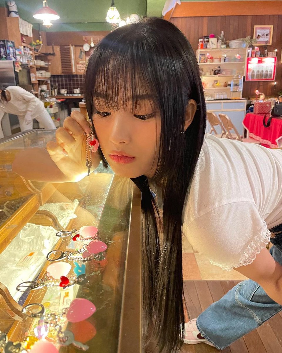faIIingin_faII's tweet photo. 2023.04.16 🎂🤍
#지니 #JINI https://t.co/l5F3hw7Xgx