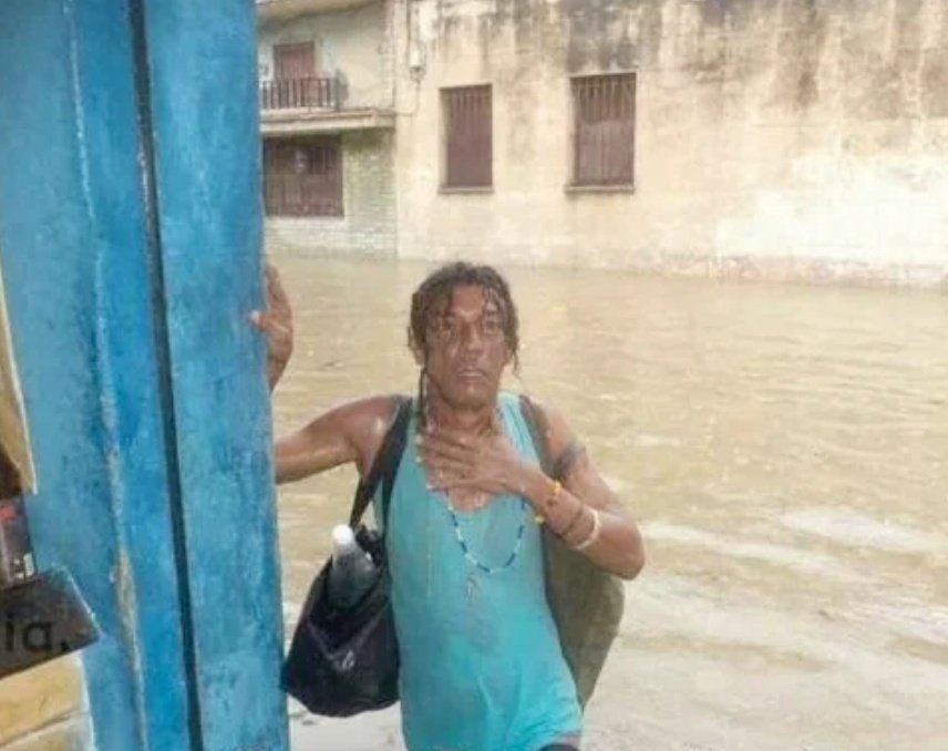 Yo llegando hoy a la oficina: