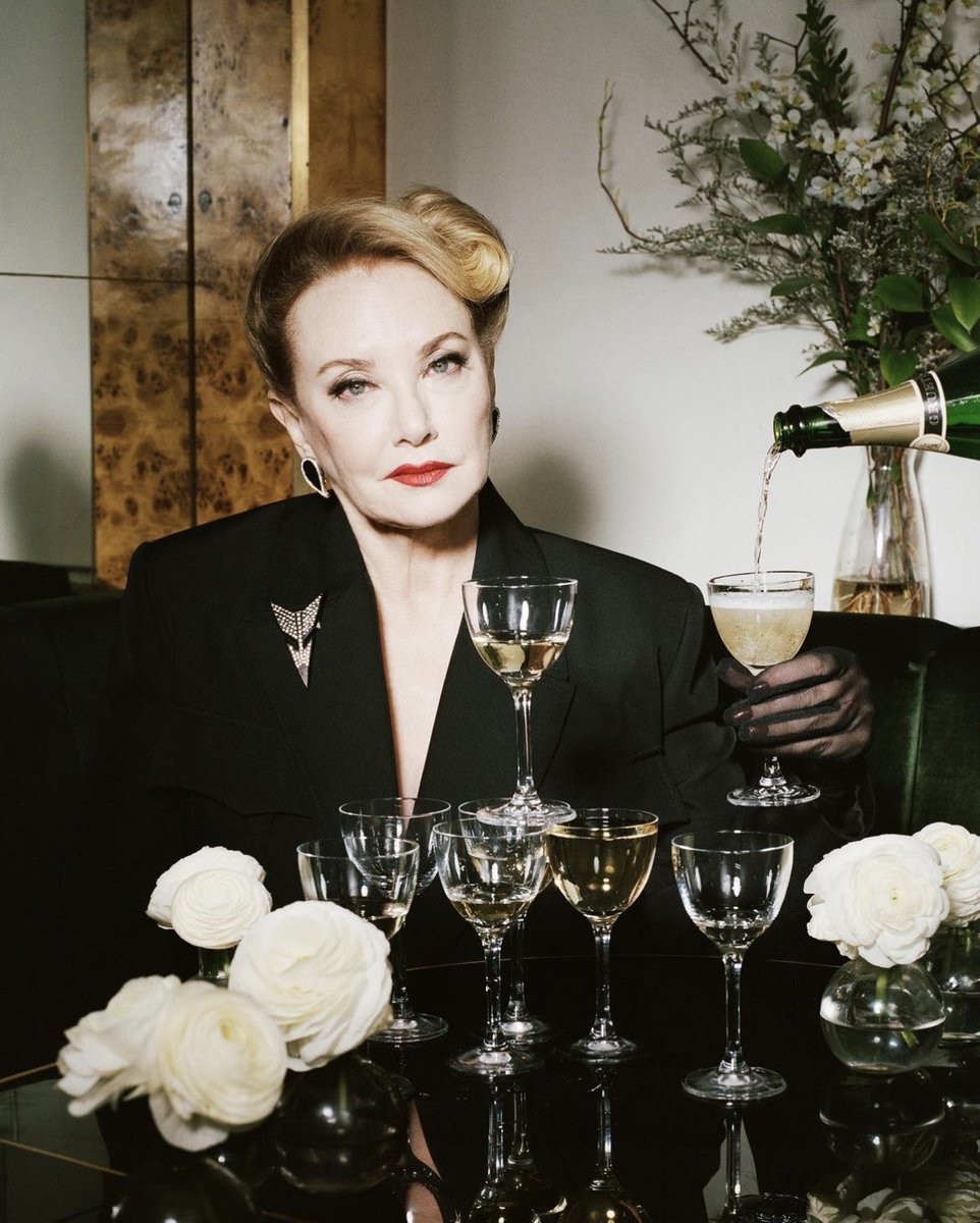 anna on Twitter "roman is screaming into a pillow rn"