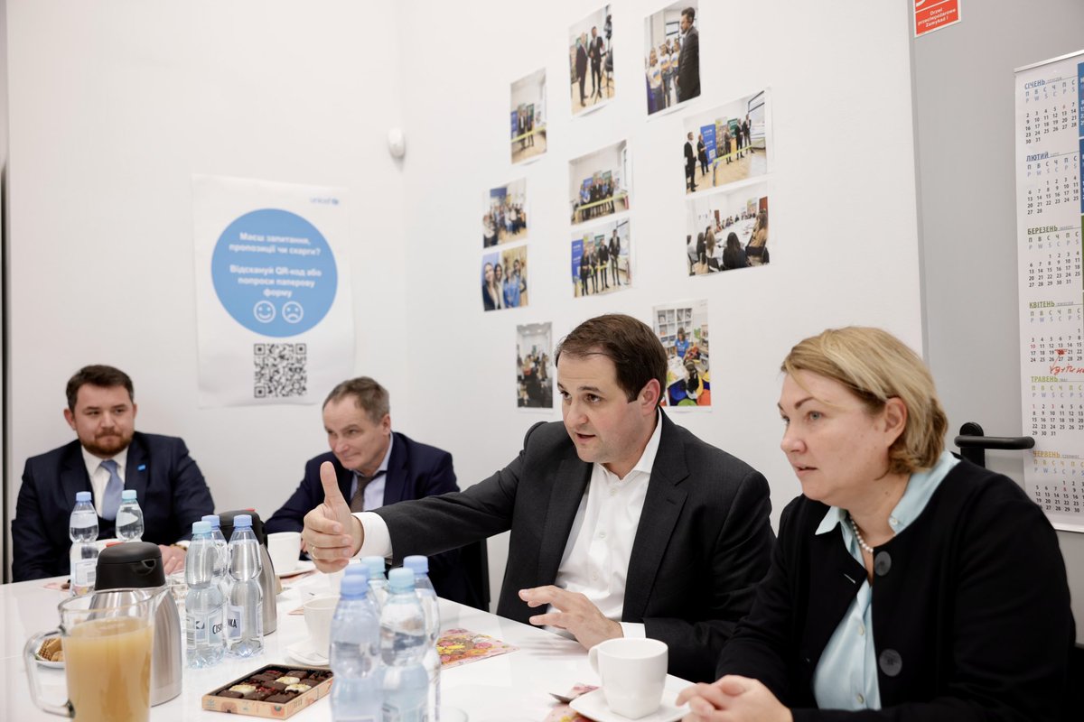 mbeimnrw's tweet photo. Gemeinsam mit seiner Delegation hat Minister @n_liminski den #Spilno Hub in #Katowice besucht: Ein Integrationscafé, in dem geflüchtete Kinder und Jugendliche aus der #Ukraine lernen, spielen, tanzen und neue Freunde finden können.
@Rashedmus
@UNICEF_UA https://t.co/XH4BeBgkm2
