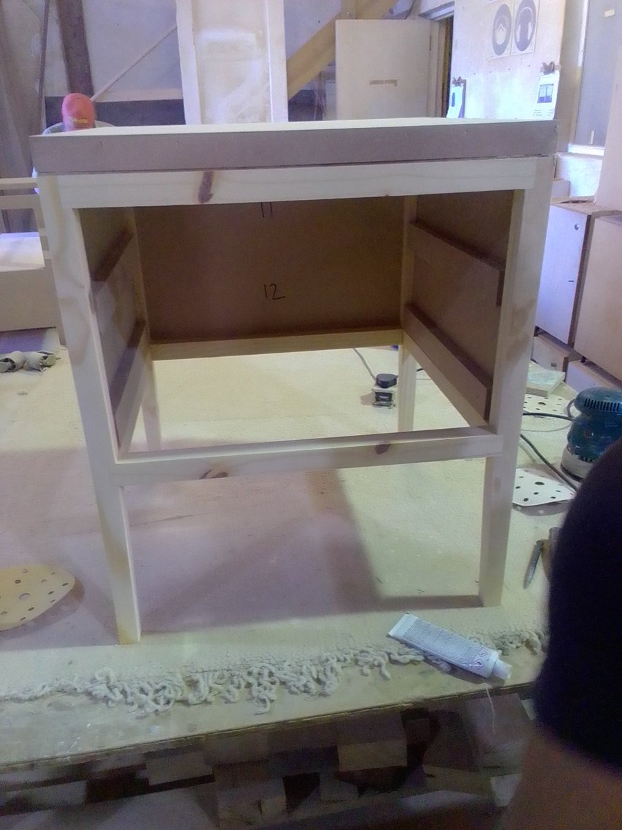 FloorsKoors's tweet photo. Office cupboard (Oak) and one bedside cupboard (supawood and pine).
Proof of my woodworking skills. https://t.co/wwYd6P6H1b