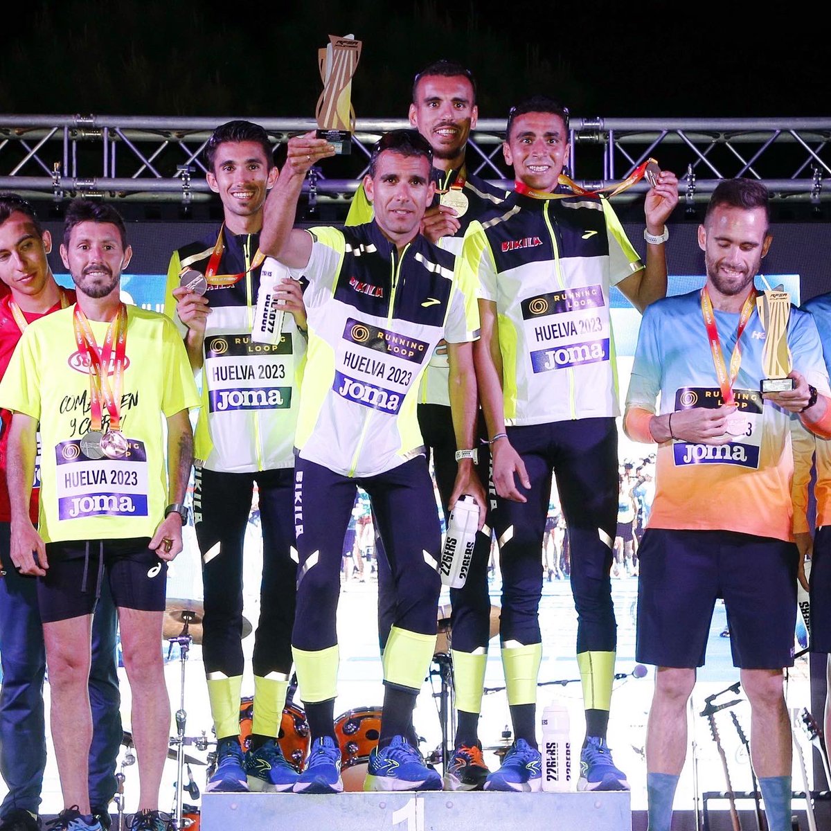 BikilaTiendas's tweet photo. 🏆CAMPEONES DE ESPAÑA DE 10K por EQUIPOS🏆
__________________________________ 

Santiago Catrofe
Nassim Hassaous
Ibrahim Chakir
Rodrigo Mendoza
Luis Miguel Sánchez Blanco
Omar Benito 
💪🏼👏🏼👏🏼👏🏼 https://t.co/httmpU4aMn