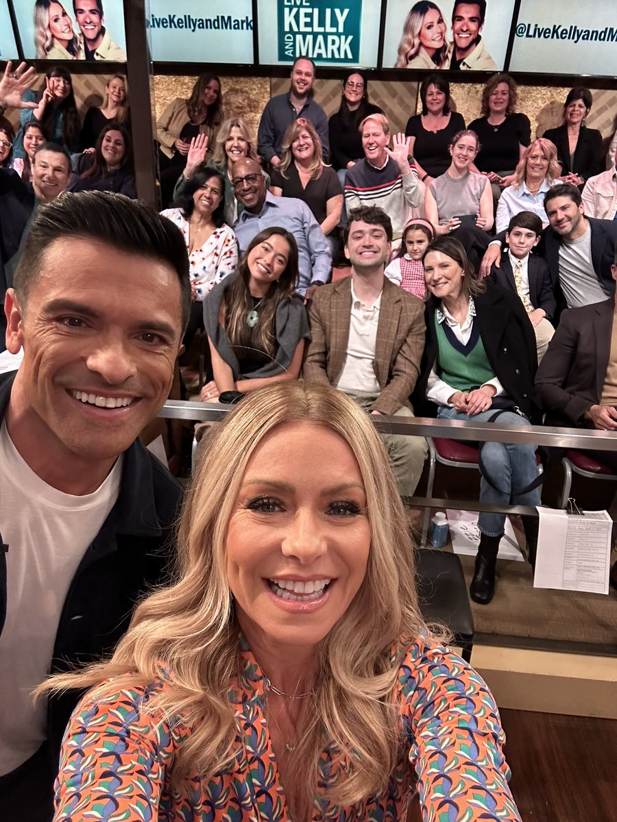 KellyRipa tweet picture