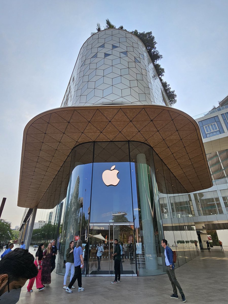 Hyderabad Real Estate on Twitter "First Apple Store in India, Opens