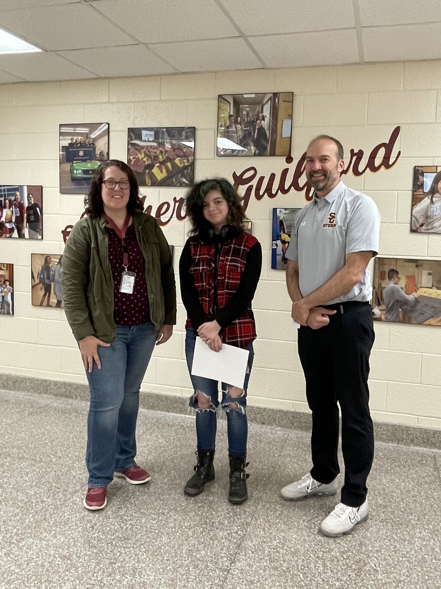 rchlmc's tweet image. Congratulations to our SGHS student Annabeth who was selected as one of the winners of the GCS Poet Laureate competition! We are so proud of her! (Pictured with myself and principal Dr. Brian Muller) @SGHSStorm #NationalPoetryMonth #GCSLibrariesEngage